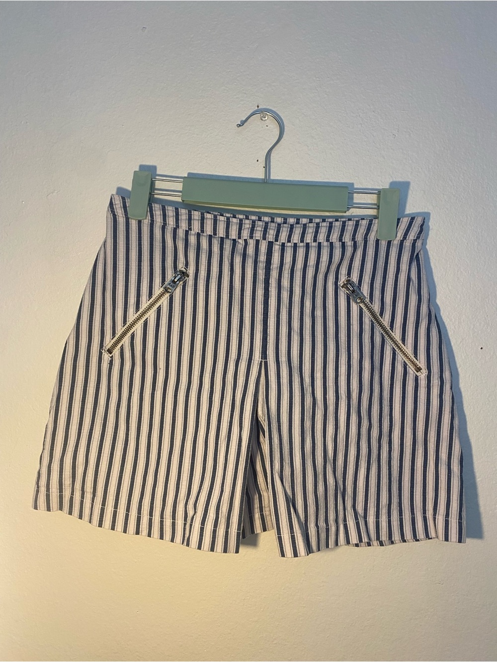 Abercrombie and fitch women’s size small blue and white Y2K striped skirt